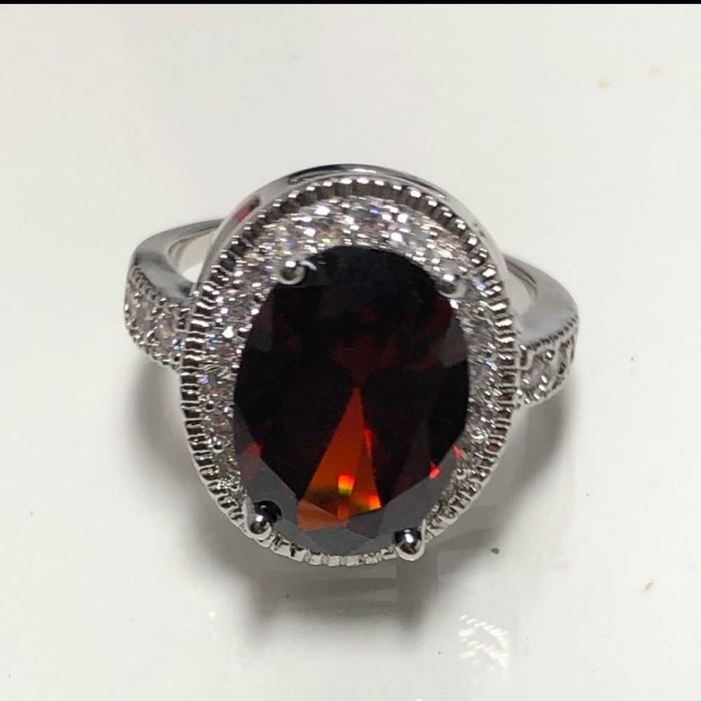 Flash Sale Stunning Sterling Silver Garnet Ring - Picture 2 of 8